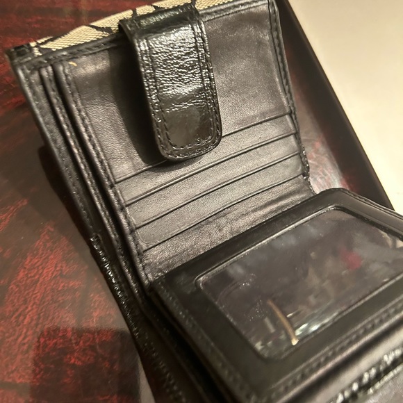 Authentic gently used Coach wallet. - Picture 4 of 5
